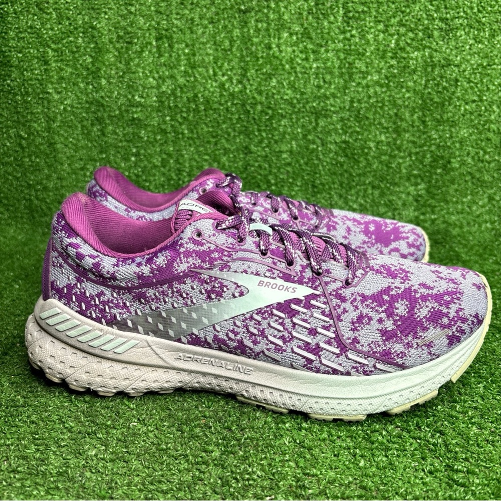 Brooks Adrenaline 21 Women's‎ Size 9 B Running Shoes Purple
